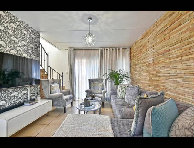 3 BEDROOM TOWNHOUSE FOR SALE IN WILGEHEUWEL